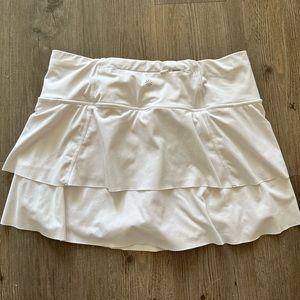 Athleta white ruffled tennis/golf/athletic skort size medium